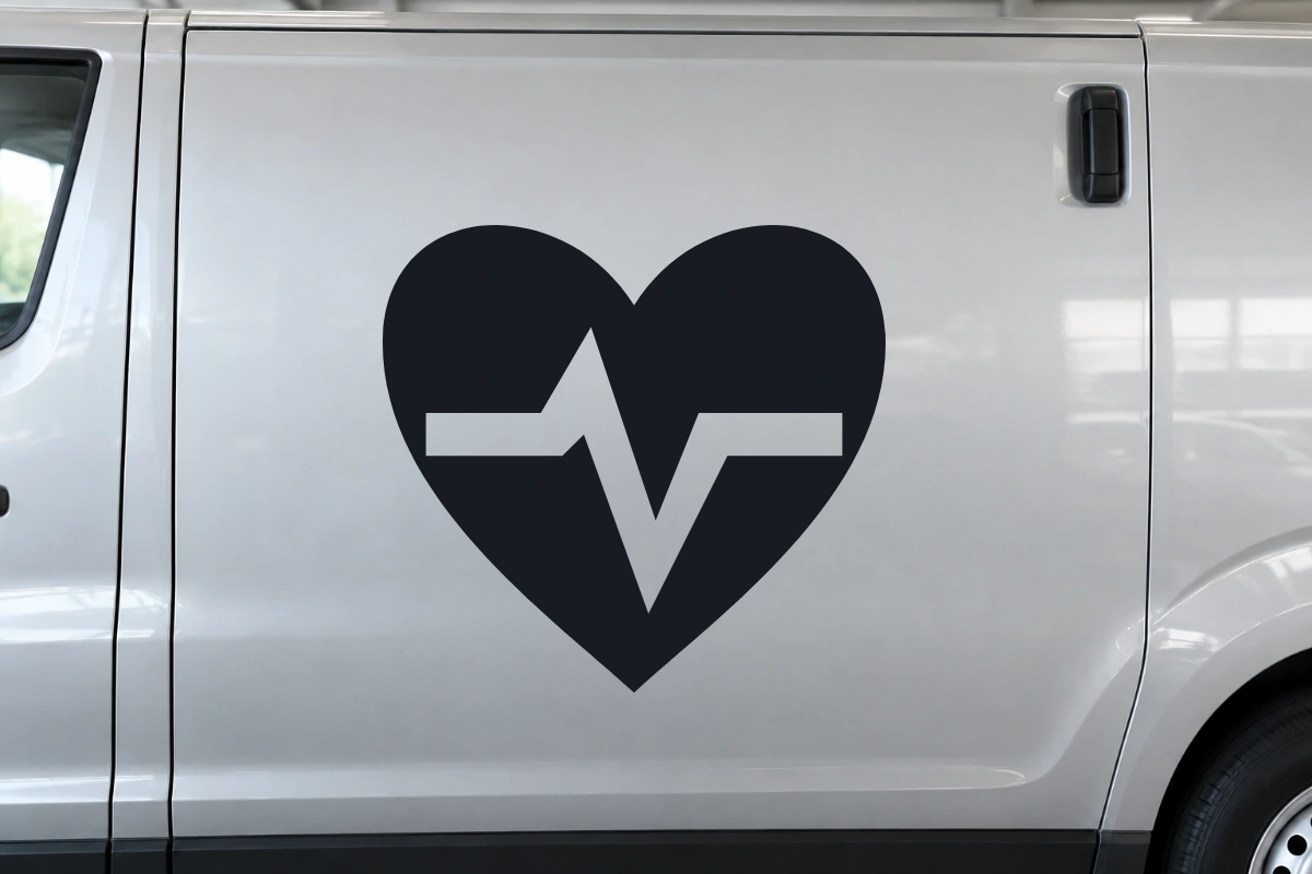 Cuore Battito - Essenziale | Adesivo tuning decorativo - simulazione fotografica di posa dello stesso disegno vettoriale, colori e proporzioni fedeli; scala ambientata indicativa