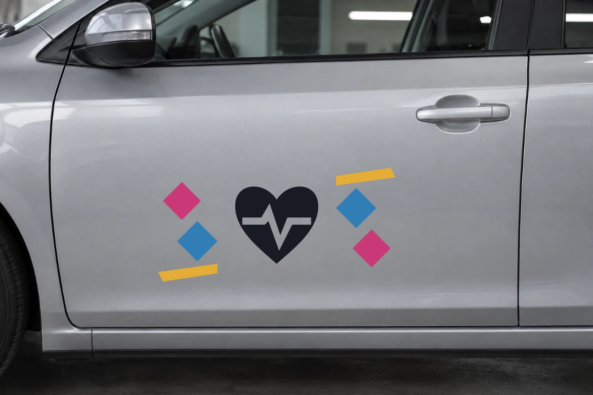Cuore Battito - Scia a rombi | Adesivo tuning decorativo - simulazione fotografica di posa dello stesso disegno vettoriale, colori e proporzioni fedeli; scala ambientata indicativa