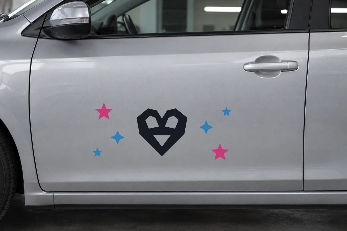 Cuore Gemma - Costellazione | Adesivo tuning decorativo - simulazione fotografica di posa dello stesso disegno vettoriale, colori e proporzioni fedeli; scala ambientata indicativa