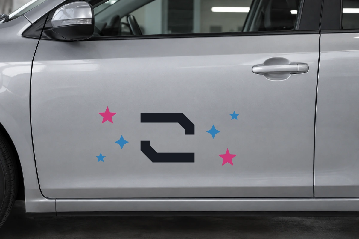 Strisce Doppio tornante - Costellazione | Adesivo tuning decorativo - simulazione fotografica di posa dello stesso disegno vettoriale, colori e proporzioni fedeli; scala ambientata indicativa