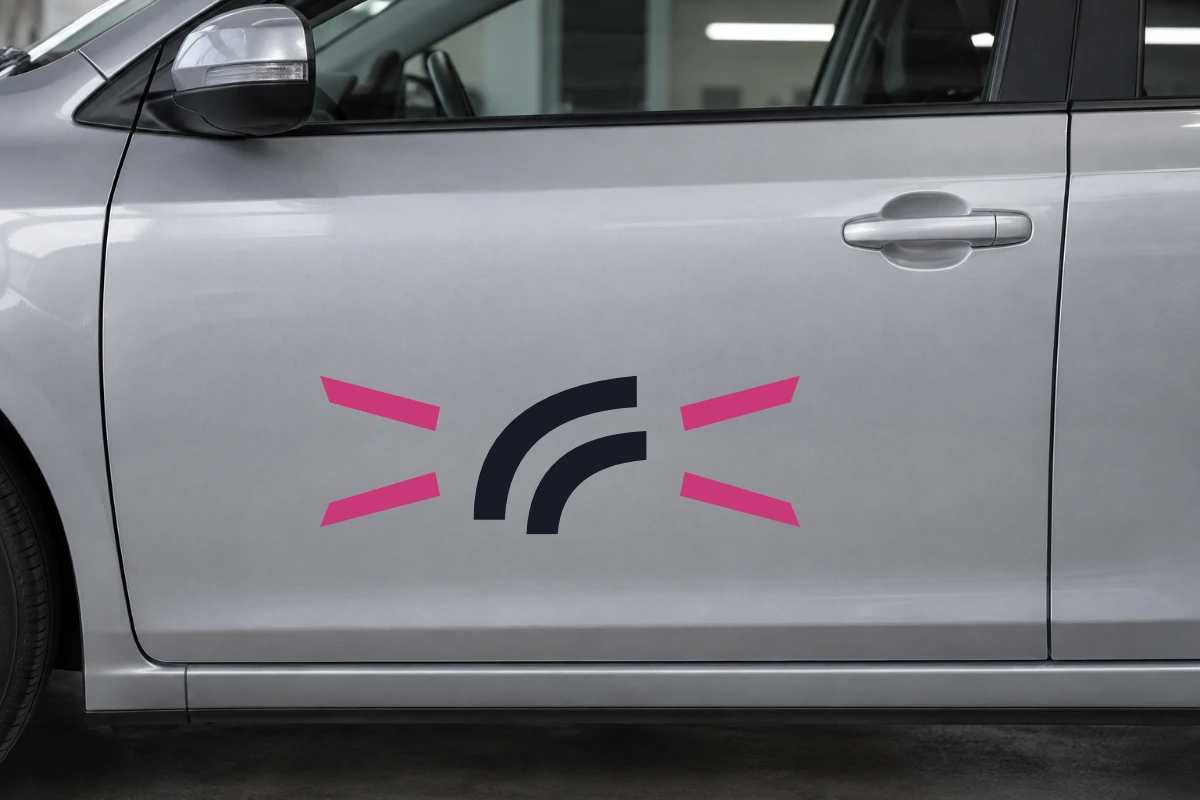 Strisce Curva lunga - Vento laterale | Adesivo tuning decorativo - simulazione fotografica di posa dello stesso disegno vettoriale, colori e proporzioni fedeli; scala ambientata indicativa