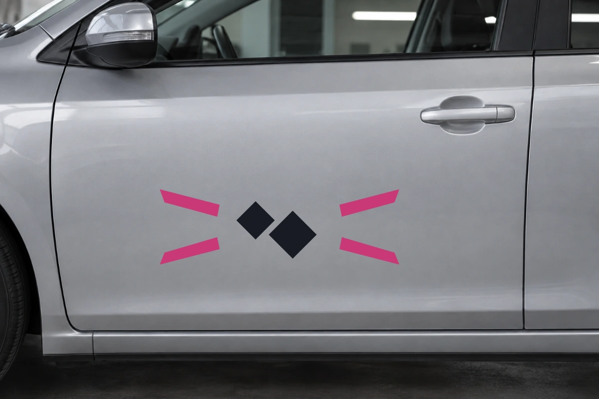 Strisce Rombo progressivo - Vento laterale | Adesivo tuning decorativo - simulazione fotografica di posa dello stesso disegno vettoriale, colori e proporzioni fedeli; scala ambientata indicativa