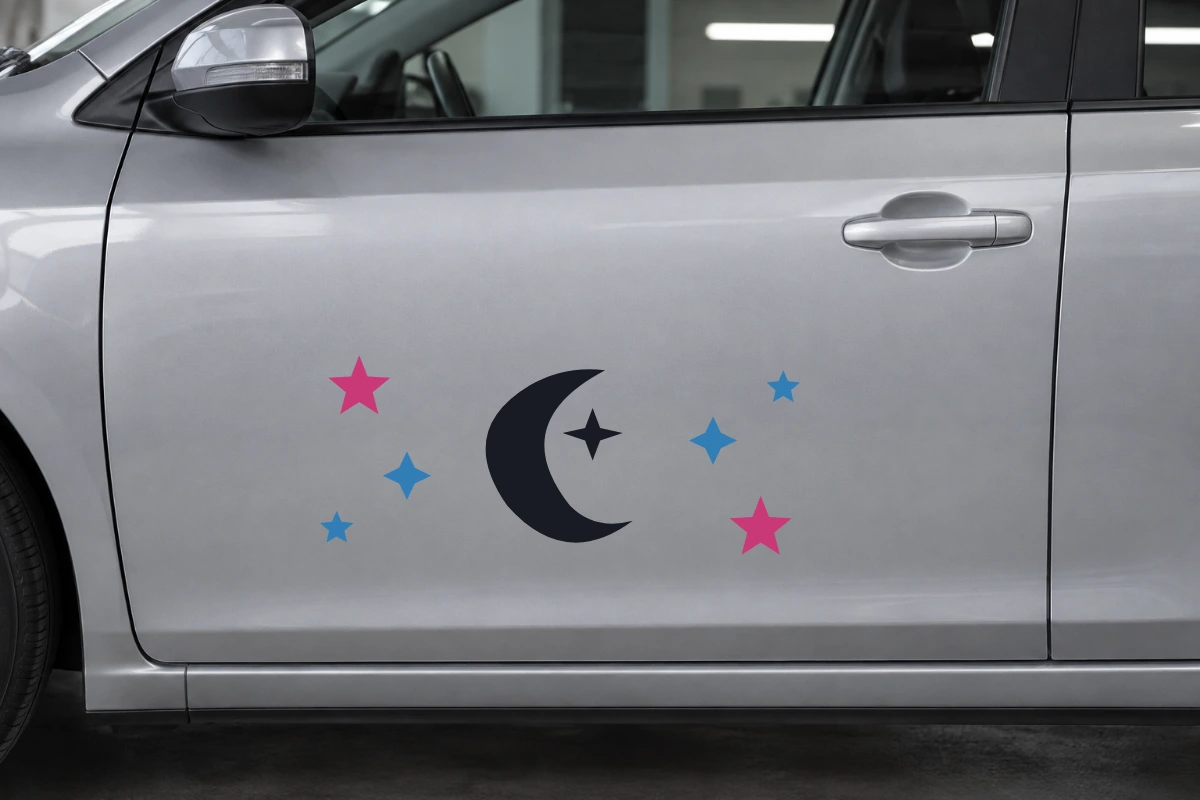 Luna giardino - Costellazione | Adesivo tuning decorativo - simulazione fotografica di posa dello stesso disegno vettoriale, colori e proporzioni fedeli; scala ambientata indicativa